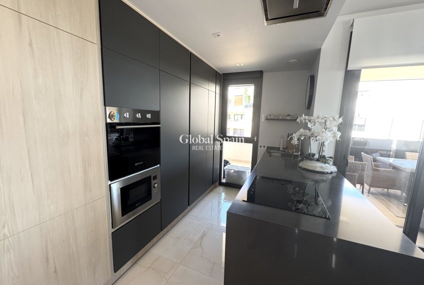 Wiederverkauf - WOHNUNG -
PLAYA FLAMENCA - Costa Blanca