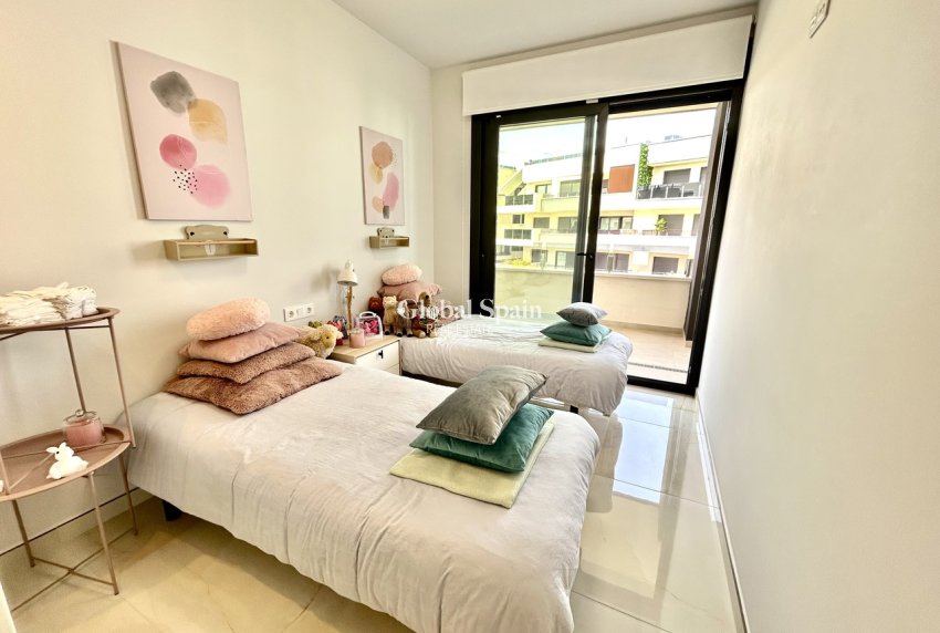 Wiederverkauf - WOHNUNG -
PLAYA FLAMENCA - Costa Blanca
