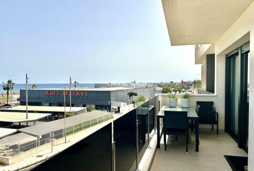 Wiederverkauf - WOHNUNG -
PLAYA FLAMENCA - Costa Blanca