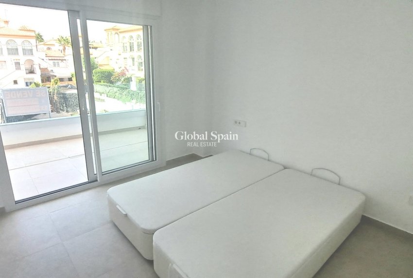 Wiederverkauf - WOHNUNG -
PLAYA FLAMENCA - Costa Blanca