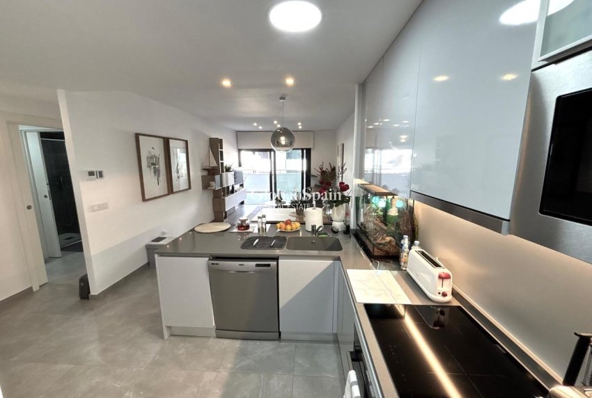 Wiederverkauf - WOHNUNG -
PLAYA FLAMENCA - Costa Blanca