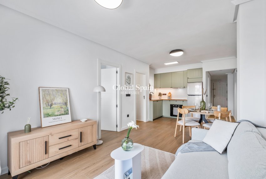 Wiederverkauf - WOHNUNG -
PLAYA FLAMENCA - Costa Blanca