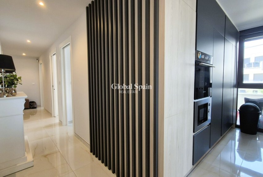 Wiederverkauf - WOHNUNG -
PLAYA FLAMENCA - Costa Blanca