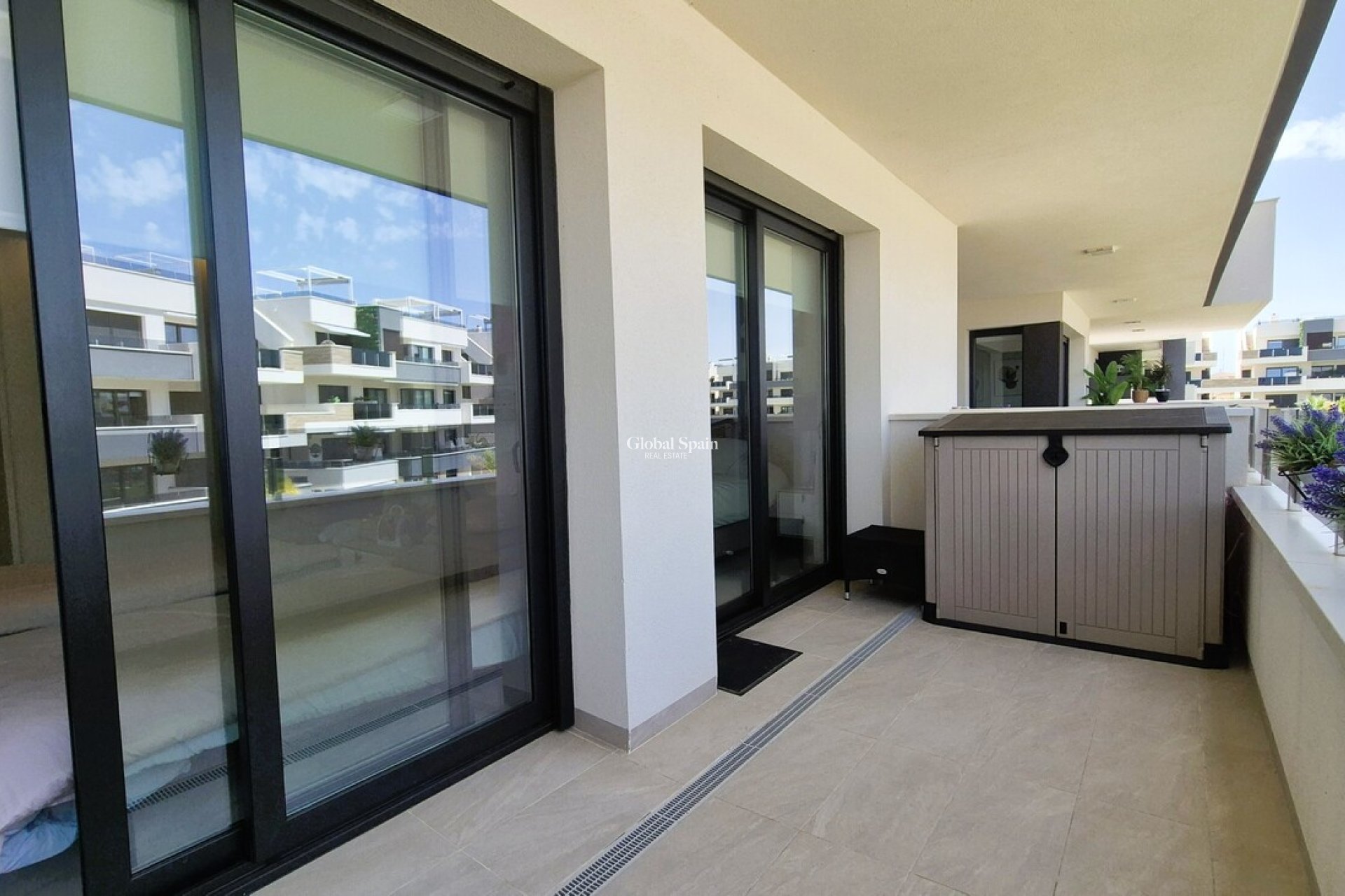 Wiederverkauf - WOHNUNG -
PLAYA FLAMENCA - Costa Blanca