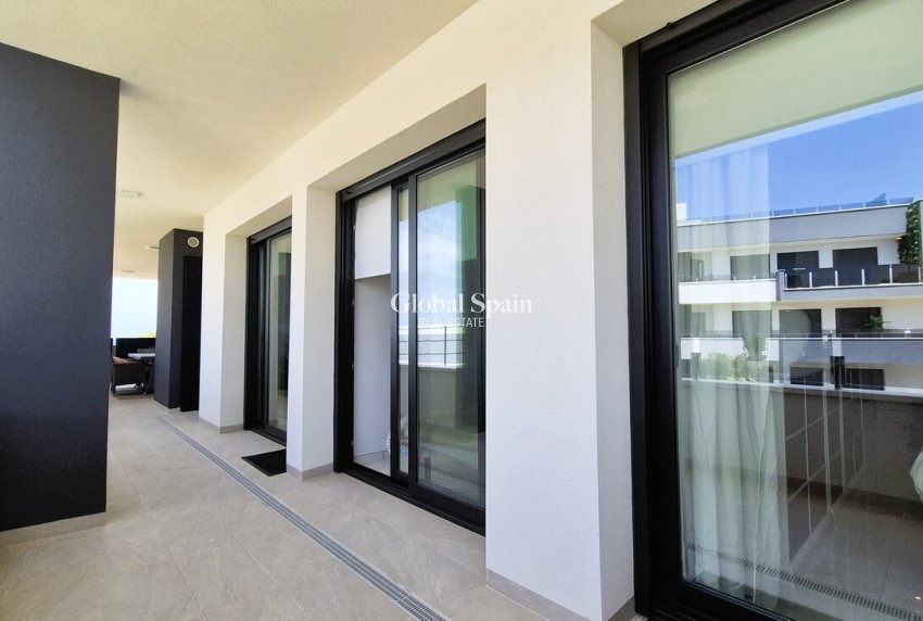Wiederverkauf - WOHNUNG -
PLAYA FLAMENCA - Costa Blanca
