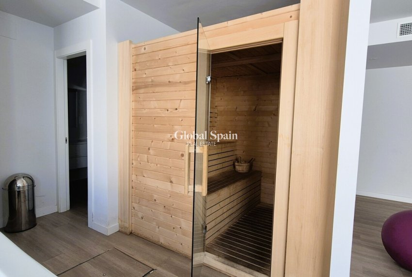 Wiederverkauf - WOHNUNG -
PLAYA FLAMENCA - Costa Blanca