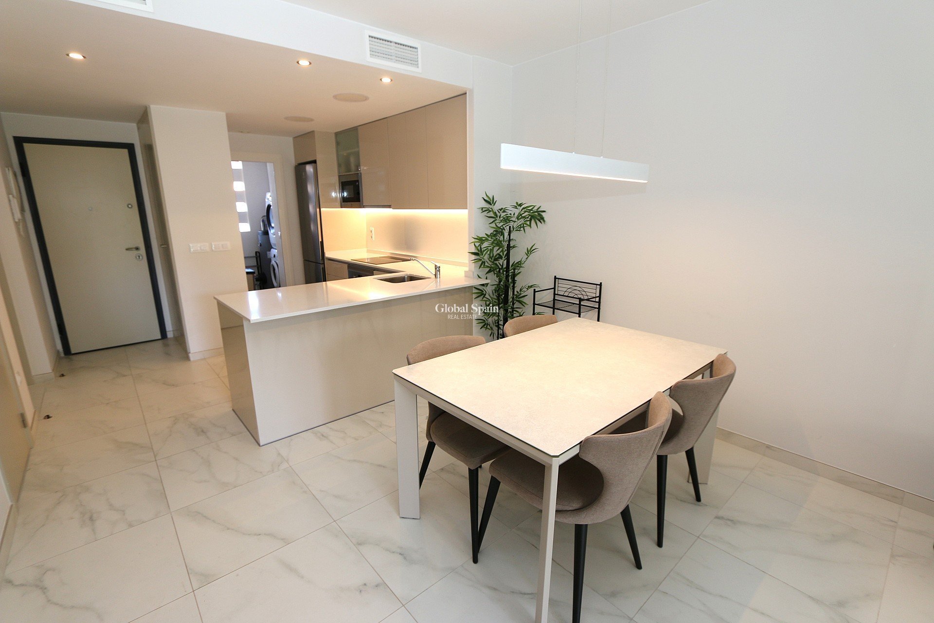 Wiederverkauf - WOHNUNG -
PLAYA FLAMENCA - Costa Blanca