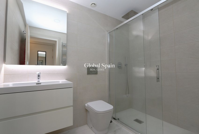 Wiederverkauf - WOHNUNG -
PLAYA FLAMENCA - Costa Blanca