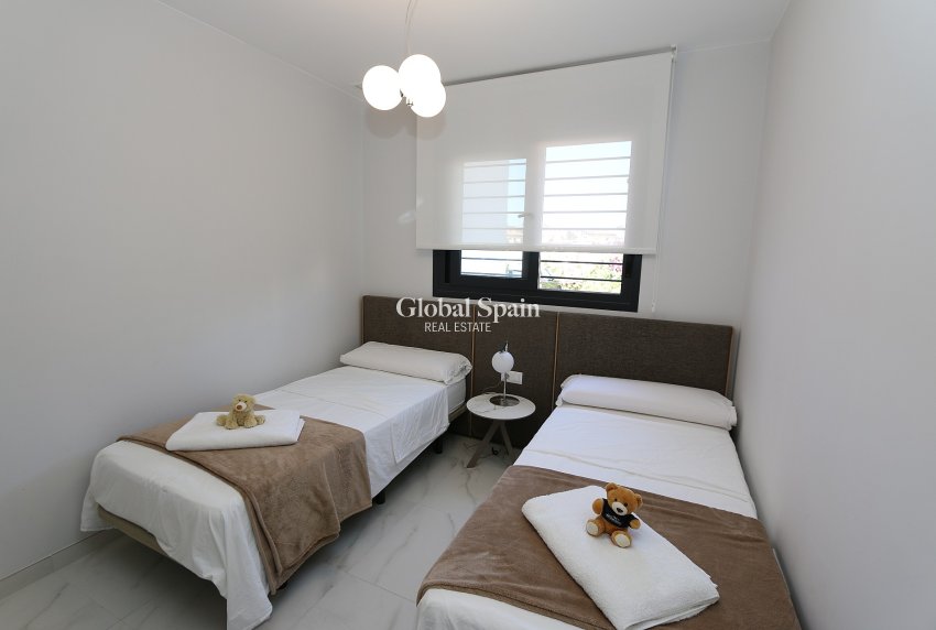 Wiederverkauf - WOHNUNG -
PLAYA FLAMENCA - Costa Blanca