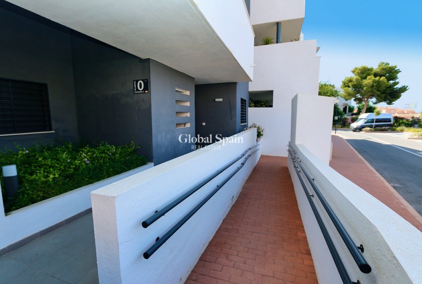 Wiederverkauf - WOHNUNG -
PLAYA FLAMENCA - Costa Blanca