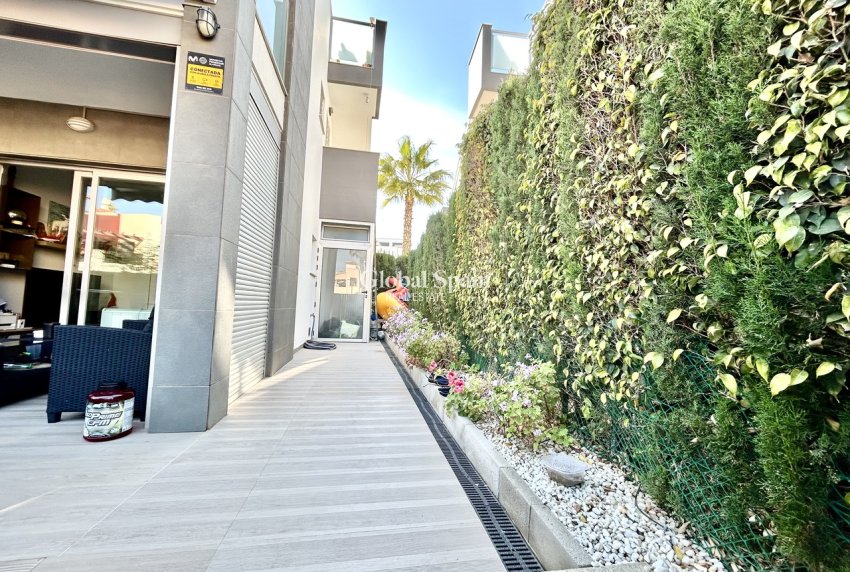 Wiederverkauf - WOHNUNG -
PUNTA PRIMA - Costa Blanca