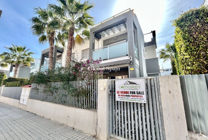 Wiederverkauf - WOHNUNG -
PUNTA PRIMA - Costa Blanca