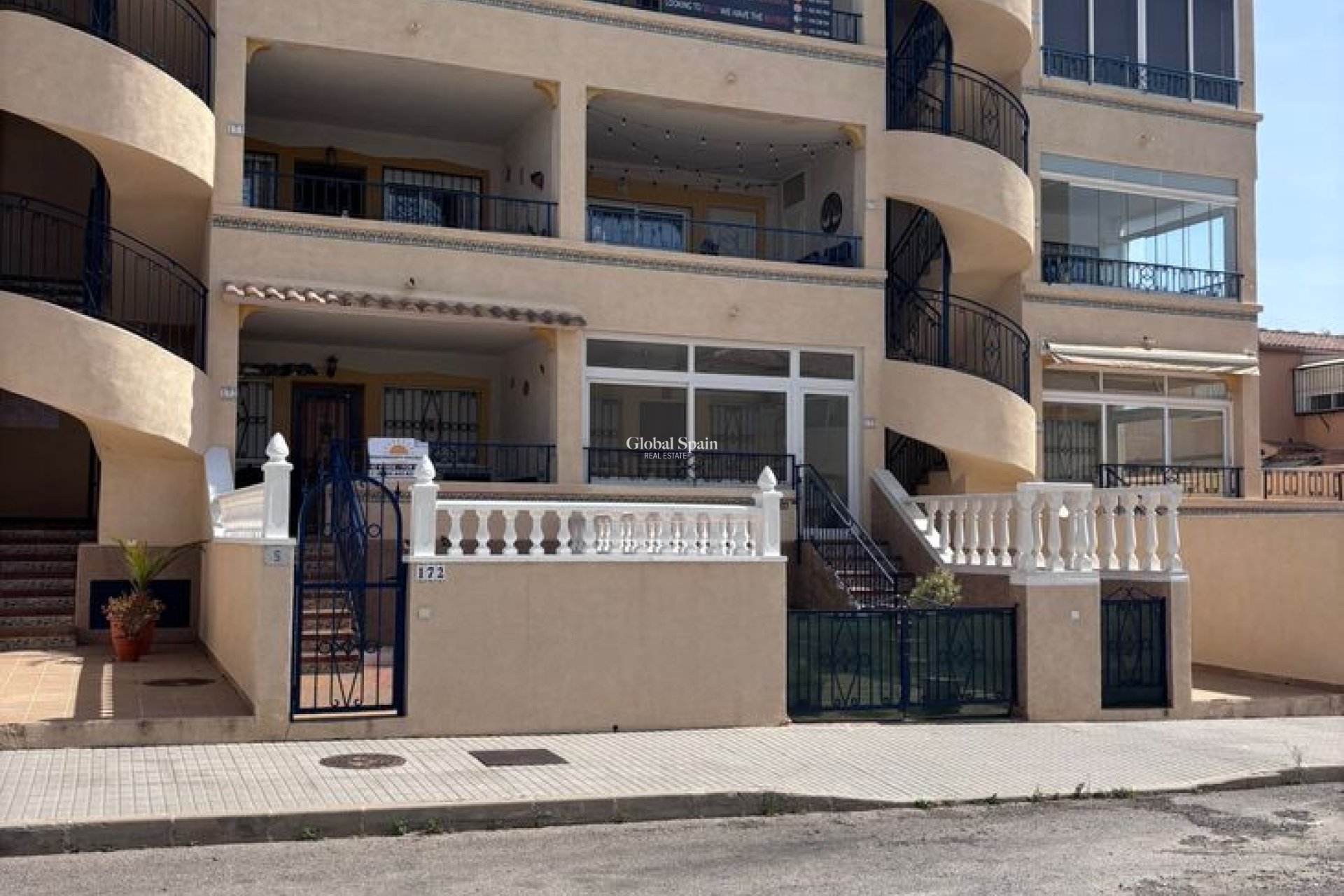 Wiederverkauf - WOHNUNG -
PUNTA PRIMA - Costa Blanca