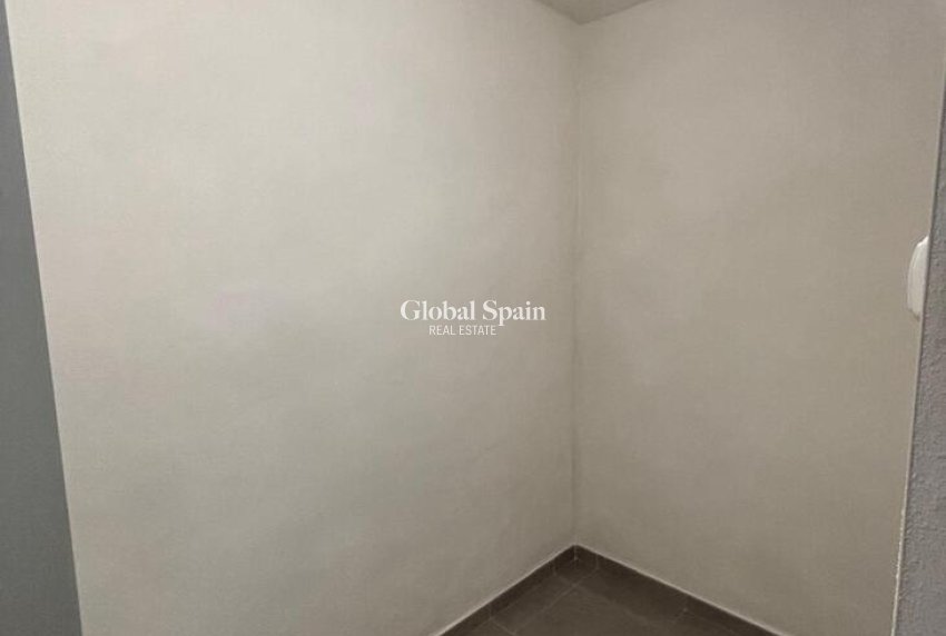 Wiederverkauf - WOHNUNG -
PUNTA PRIMA - Orihuela Costa