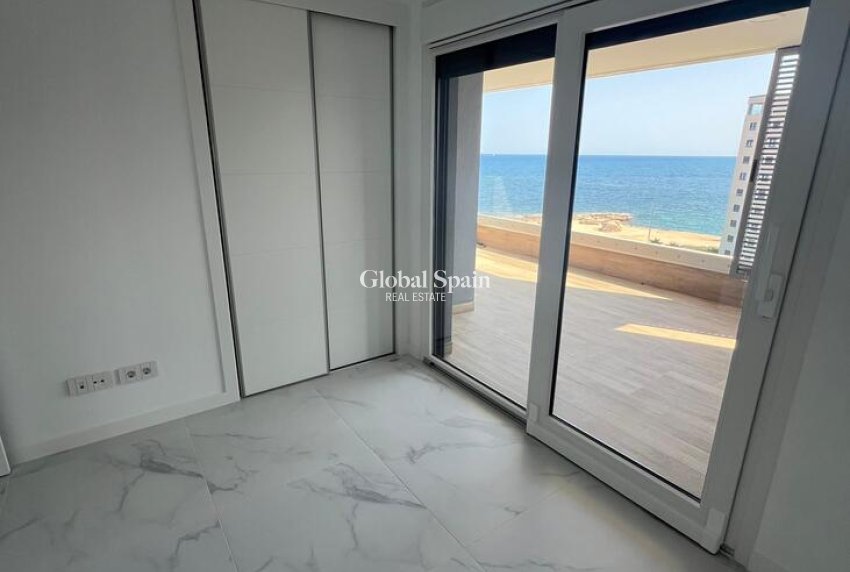 Wiederverkauf - WOHNUNG -
PUNTA PRIMA - Orihuela Costa