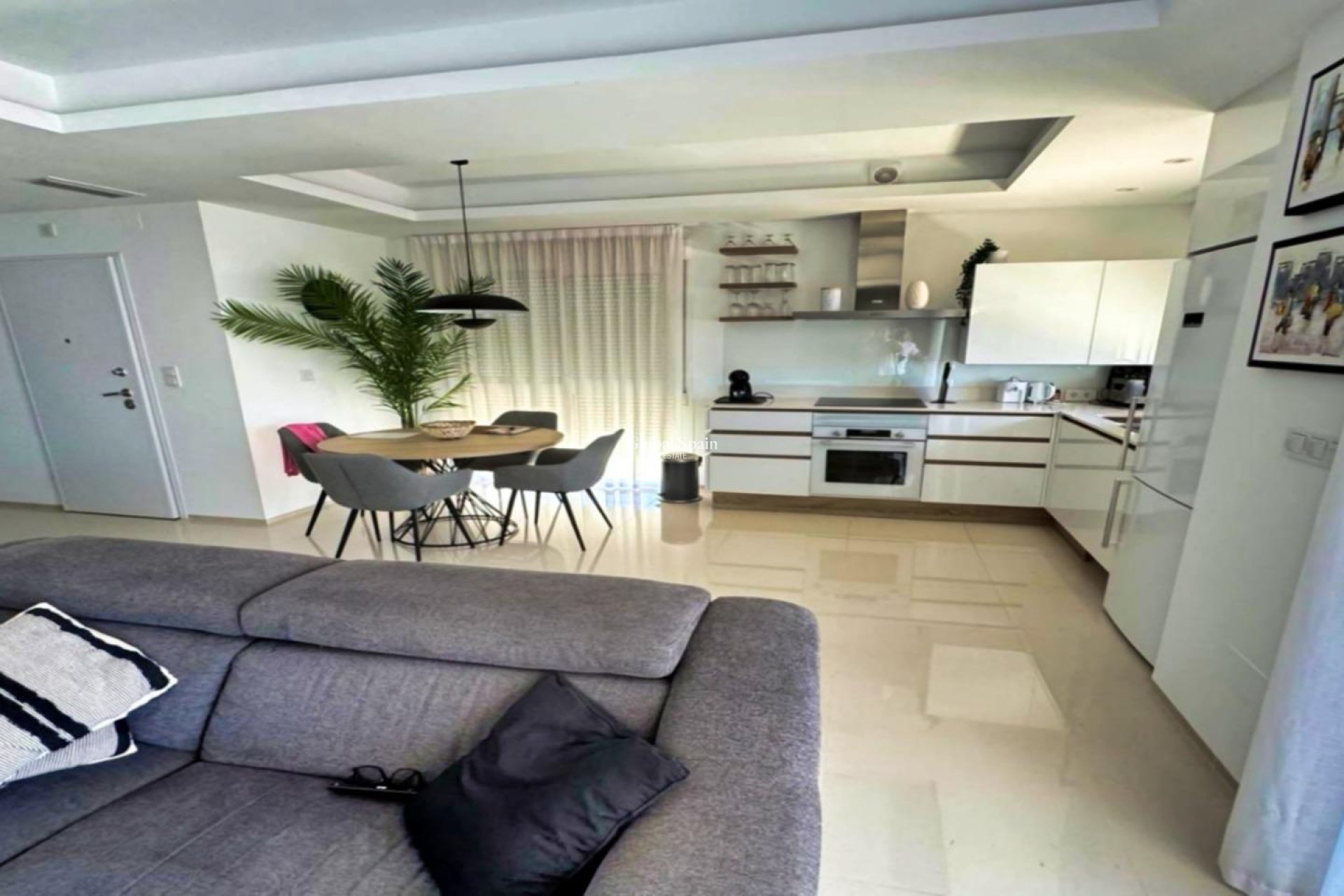 Wiederverkauf - WOHNUNG -
ROJALES - Inland