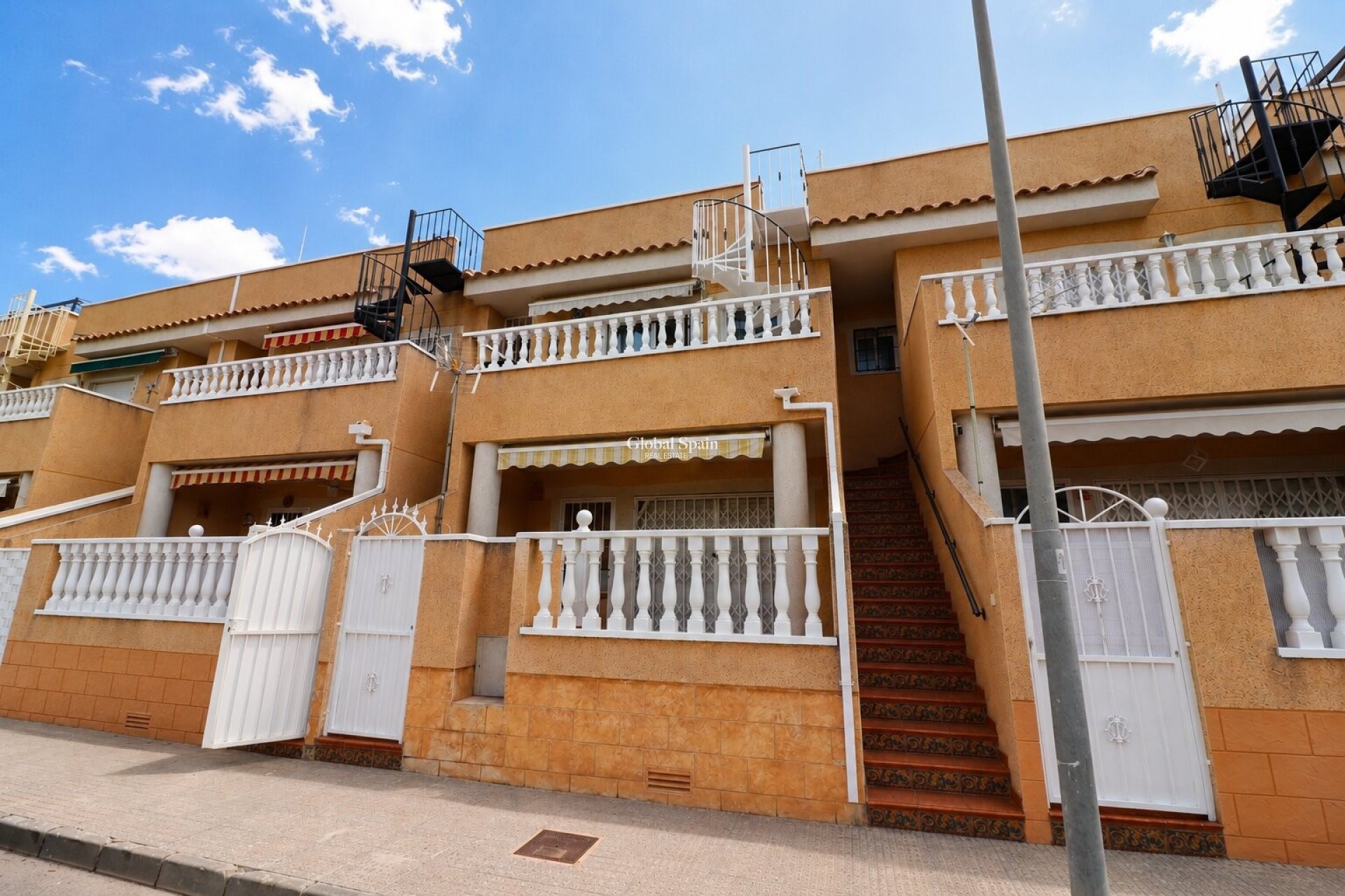 Wiederverkauf - WOHNUNG -
ROJALES - Los Palacios