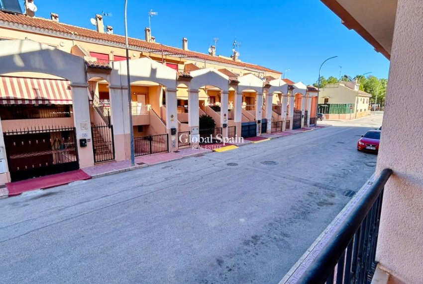 Wiederverkauf - WOHNUNG -
SAN ISIDRO - Inland