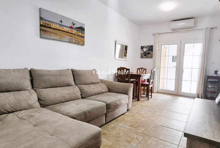 Wiederverkauf - WOHNUNG -
SAN MIGUEL DE SALINAS - Costa Blanca
