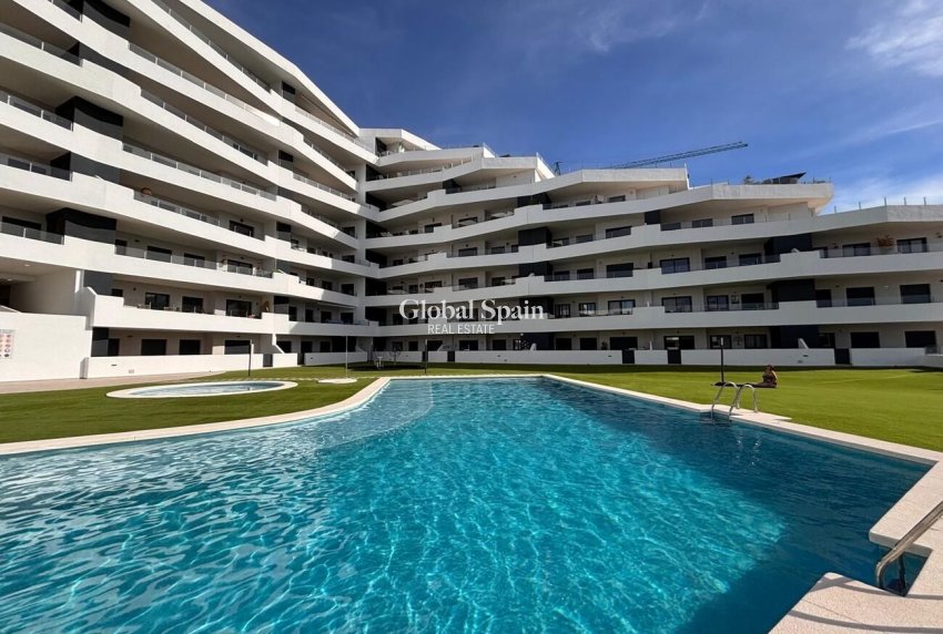 Wiederverkauf - WOHNUNG -
SAN MIGUEL DE SALINAS - Costa Blanca