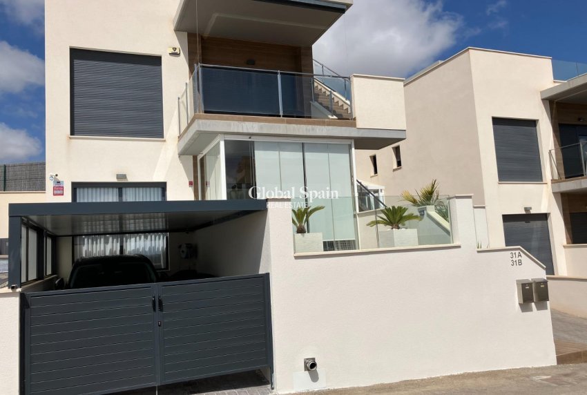 Wiederverkauf - WOHNUNG -
SAN MIGUEL DE SALINAS - Las Colinas