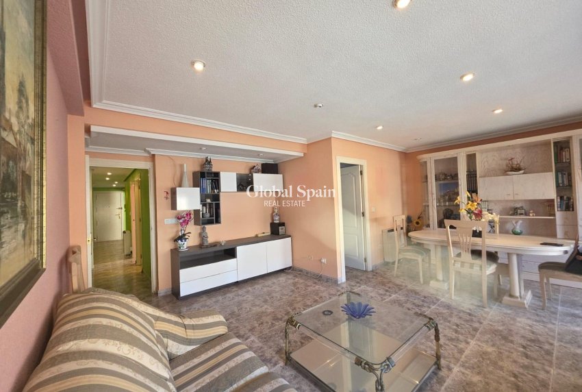 Wiederverkauf - WOHNUNG -
TORREVIEJA - Acequion