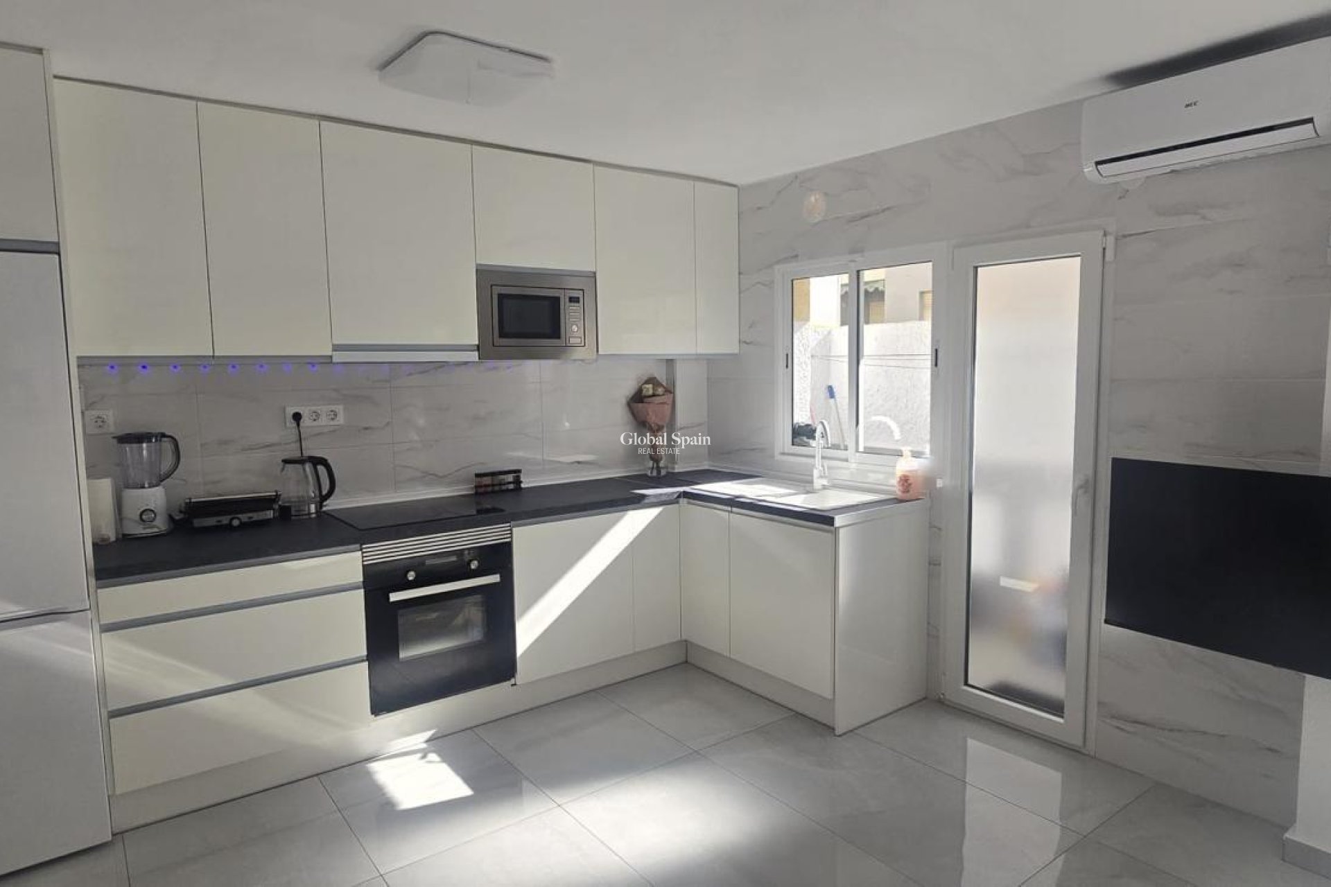 Wiederverkauf - WOHNUNG -
TORREVIEJA - Acequion