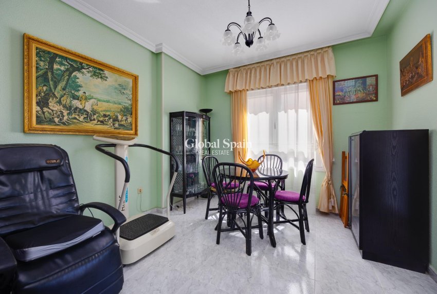 Wiederverkauf - WOHNUNG -
TORREVIEJA - Antonio Machado