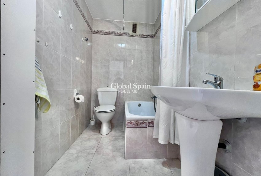 Wiederverkauf - WOHNUNG -
TORREVIEJA - Cabo Cervera