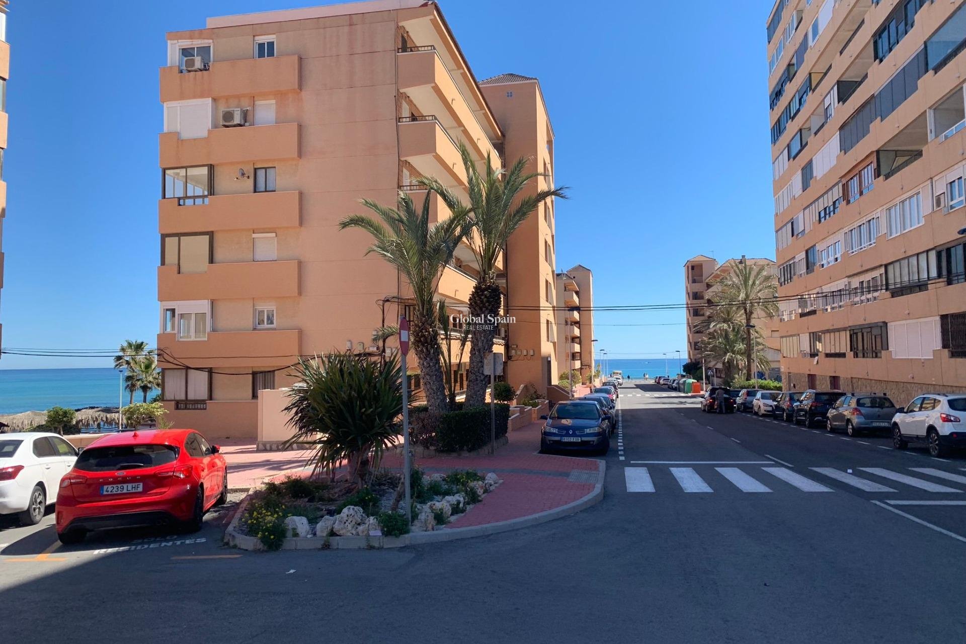 Wiederverkauf - WOHNUNG -
TORREVIEJA - Cabo Cervera