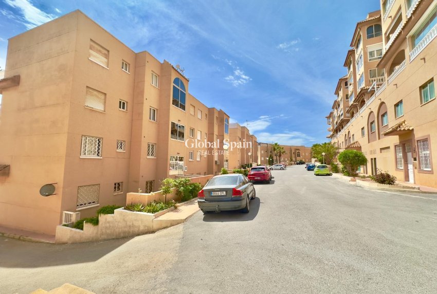 Wiederverkauf - WOHNUNG -
TORREVIEJA - Cabo Cervera