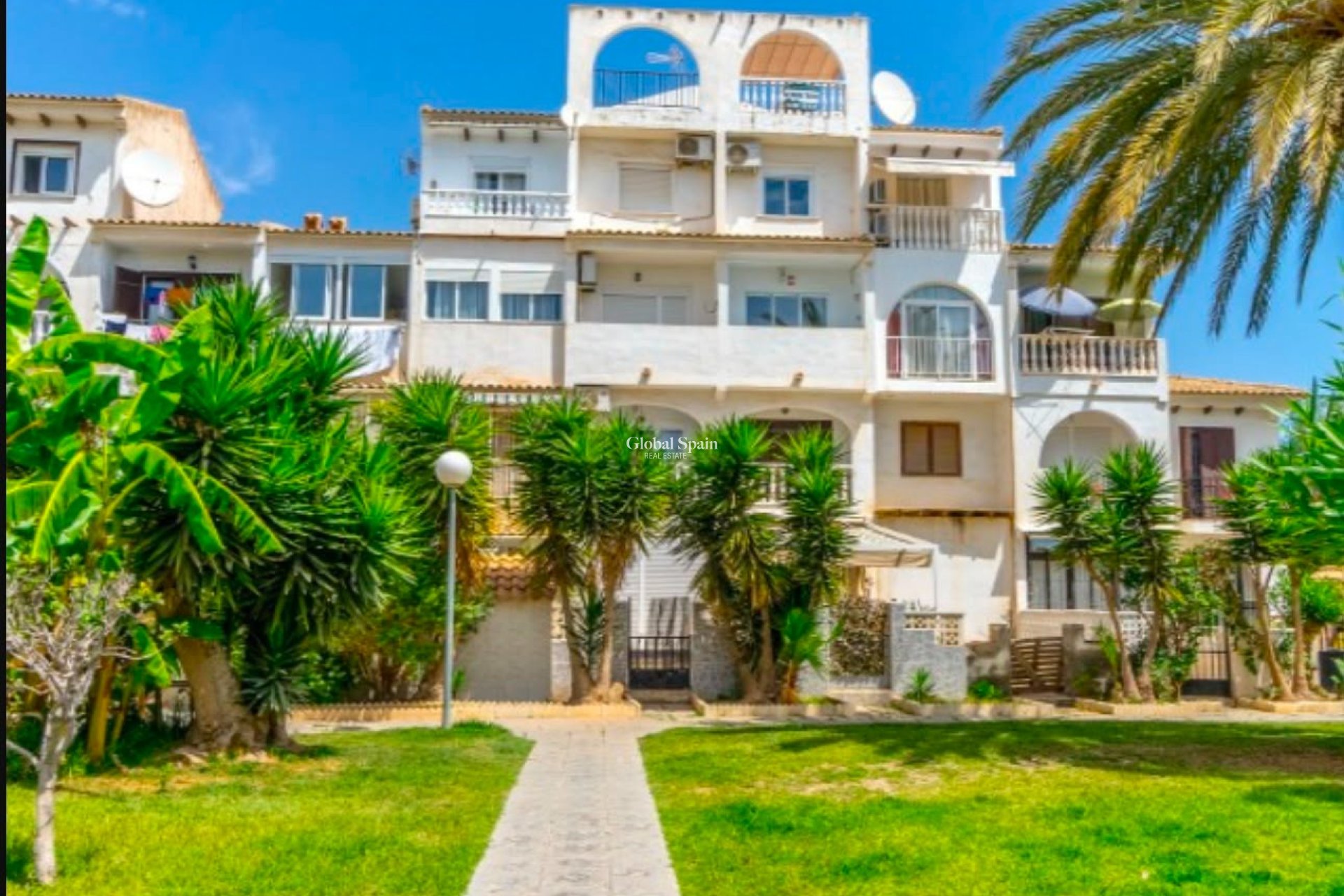 Wiederverkauf - WOHNUNG -
TORREVIEJA - Calas blanca