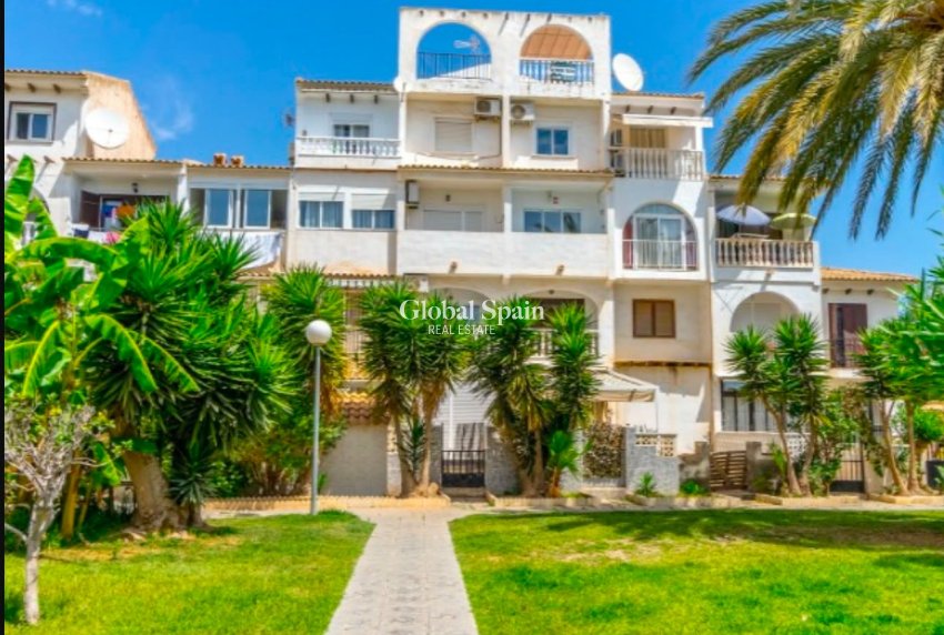 Wiederverkauf - WOHNUNG -
TORREVIEJA - Calas blanca