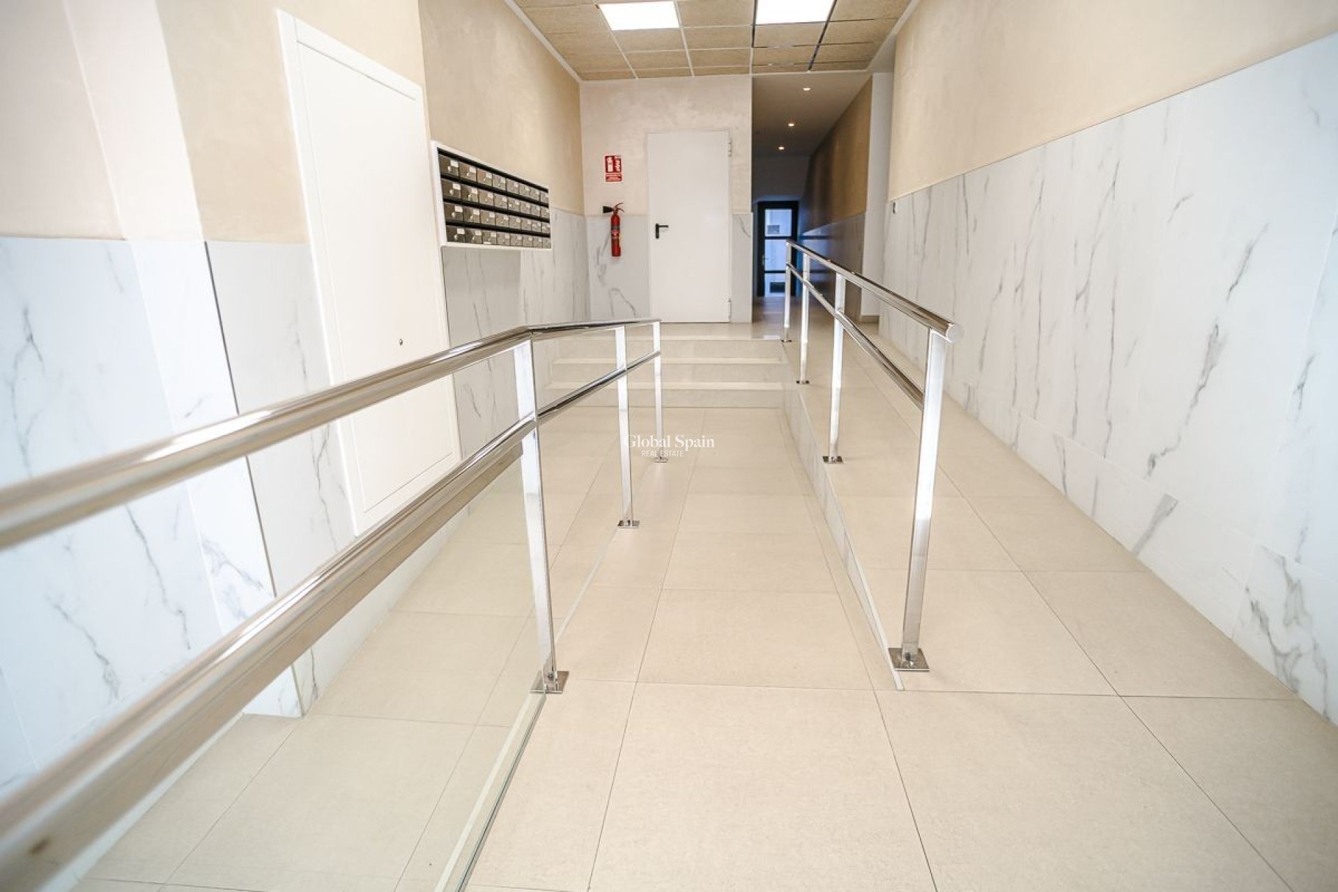 Wiederverkauf - WOHNUNG -
TORREVIEJA - Calas Blancas