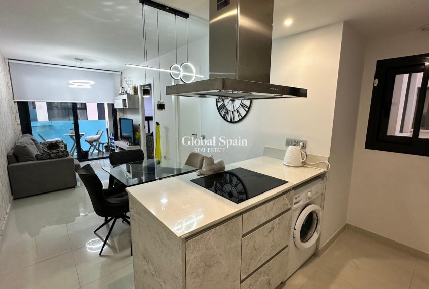 Wiederverkauf - WOHNUNG -
TORREVIEJA - Calas Blancas