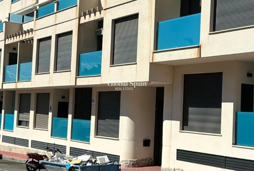 Wiederverkauf - WOHNUNG -
TORREVIEJA - Calas Blancas