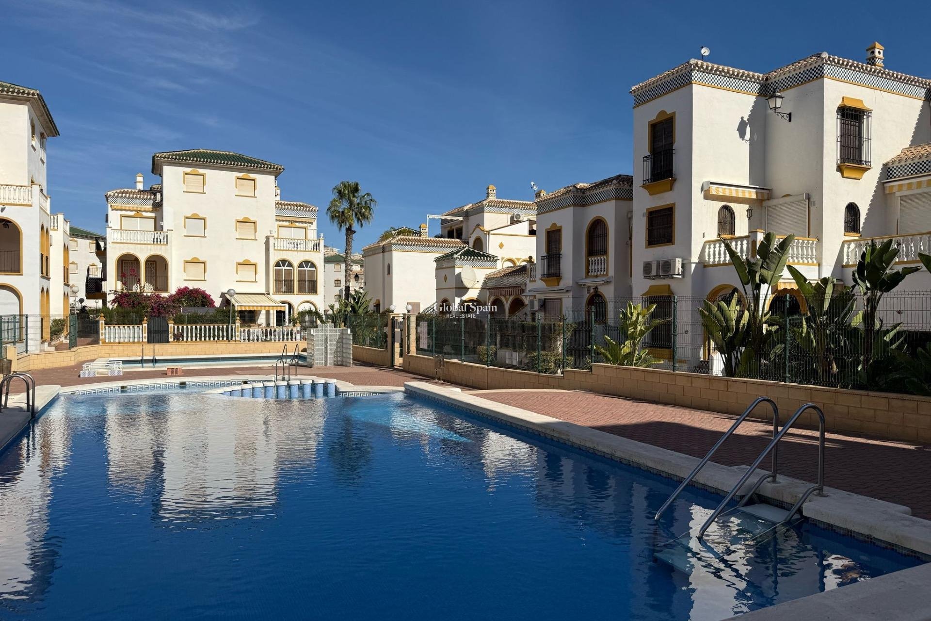 Wiederverkauf - WOHNUNG -
TORREVIEJA - Cañada Del Molino
