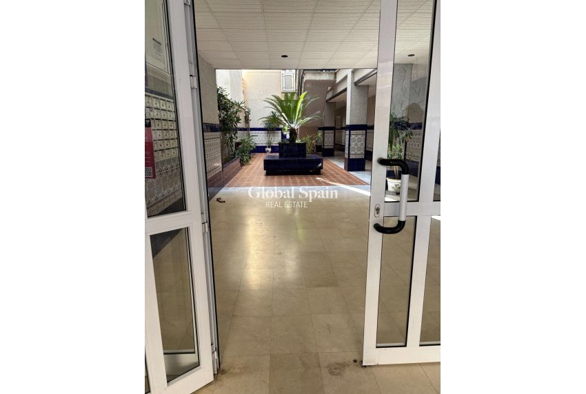 Wiederverkauf - WOHNUNG -
TORREVIEJA - Center