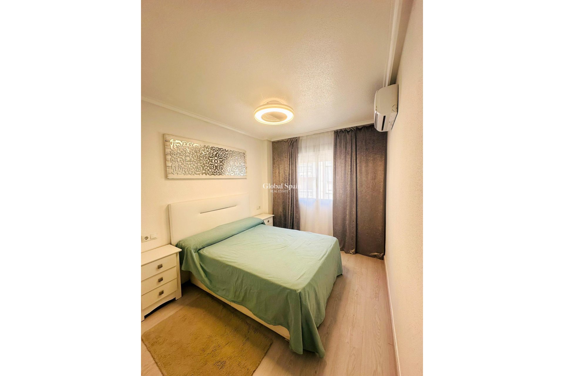 Wiederverkauf - WOHNUNG -
TORREVIEJA - Center