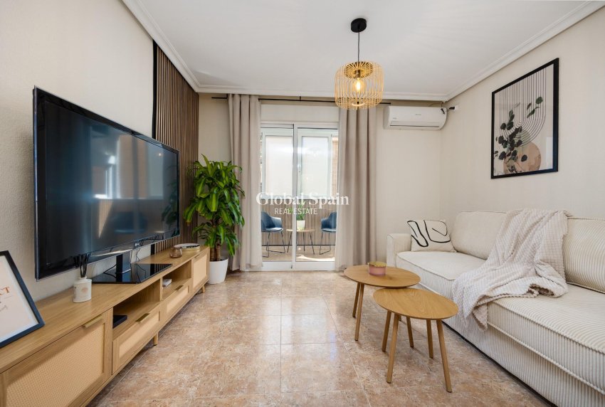 Wiederverkauf - WOHNUNG -
TORREVIEJA - Center