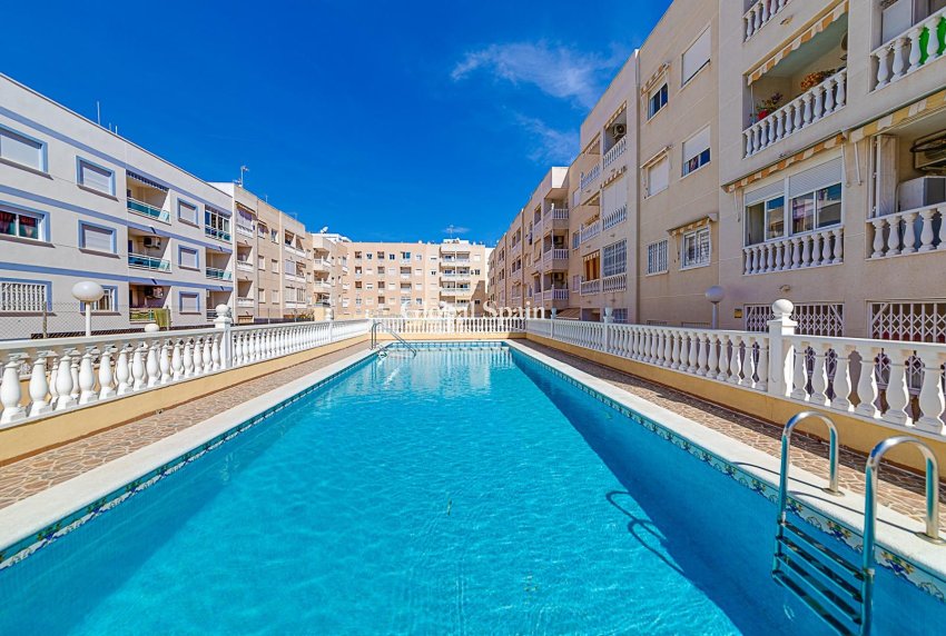 Wiederverkauf - WOHNUNG -
TORREVIEJA - Center