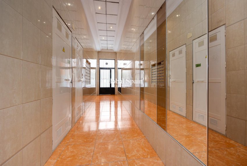 Wiederverkauf - WOHNUNG -
TORREVIEJA - Center