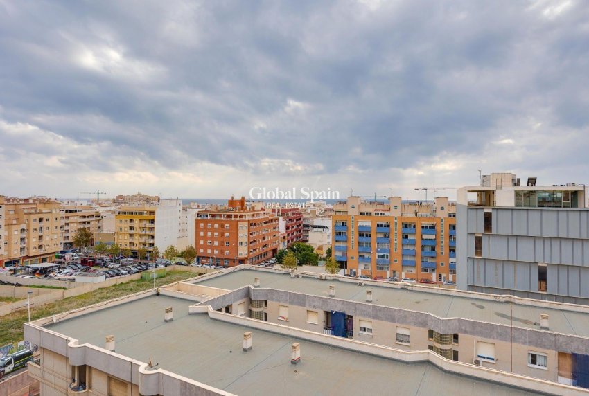 Wiederverkauf - WOHNUNG -
TORREVIEJA - Center