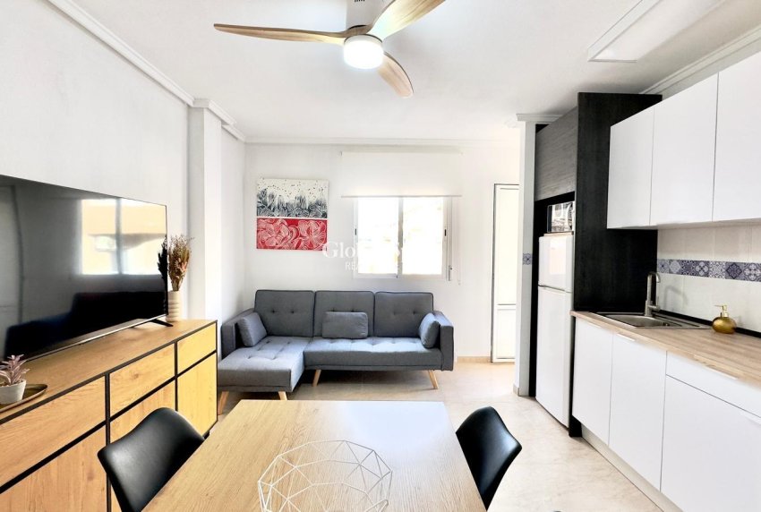 Wiederverkauf - WOHNUNG -
TORREVIEJA - Center