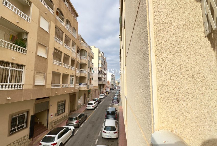 Wiederverkauf - WOHNUNG -
TORREVIEJA - Center