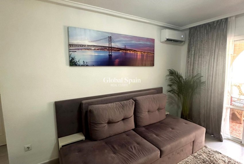 Wiederverkauf - WOHNUNG -
TORREVIEJA - Center