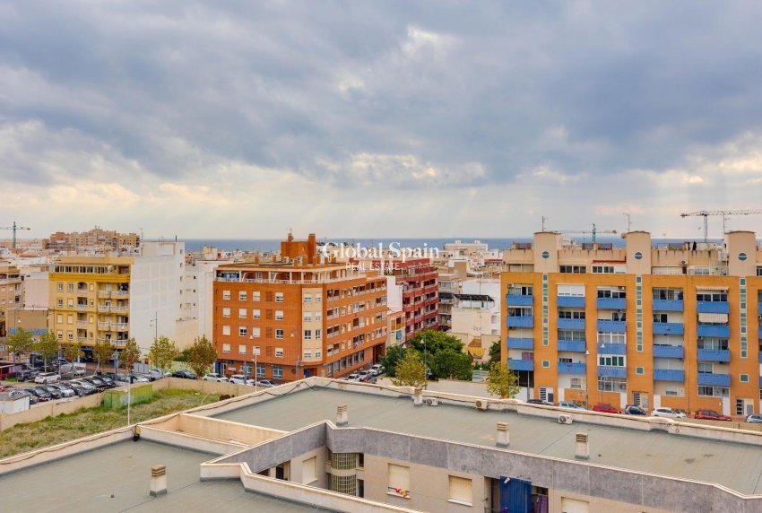 Wiederverkauf - WOHNUNG -
TORREVIEJA - Center