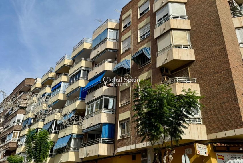 Wiederverkauf - WOHNUNG -
TORREVIEJA - Center