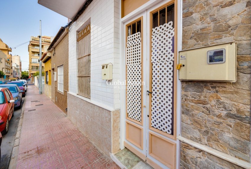 Wiederverkauf - WOHNUNG -
TORREVIEJA - Center