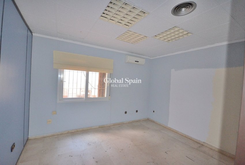 Wiederverkauf - WOHNUNG -
TORREVIEJA - Center